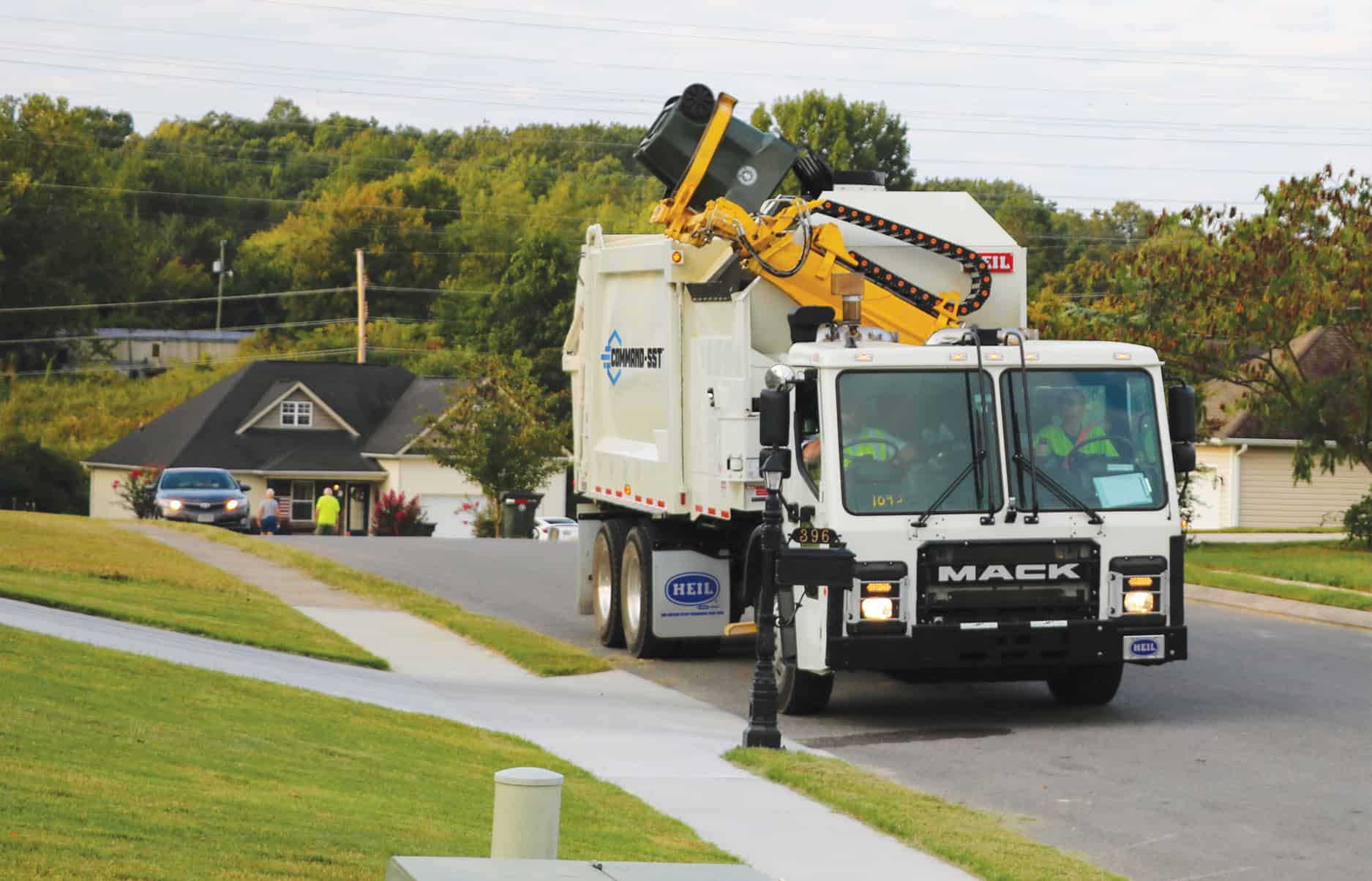 Heil Command SST Sideloader garbage truck on residential route